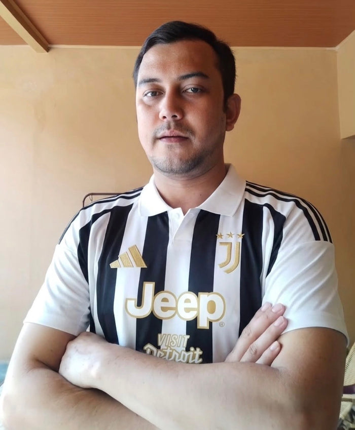 Customer wearing Juventus jersey