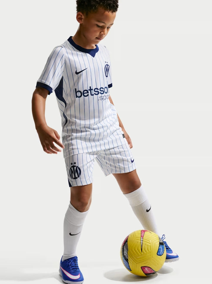 INT Kids Kit Away 26/27